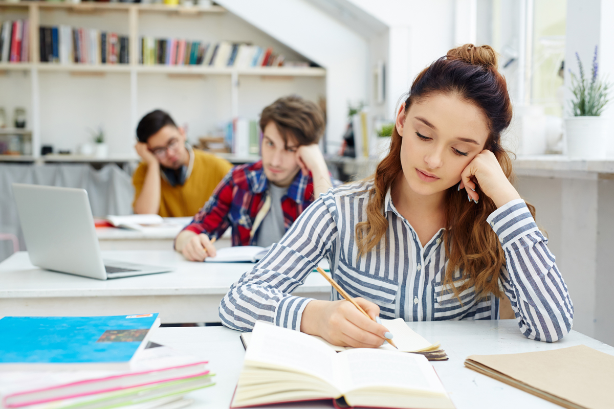 Cómo aprobar cualquier examen en una semana: 15 consejos [2021 actualizado]